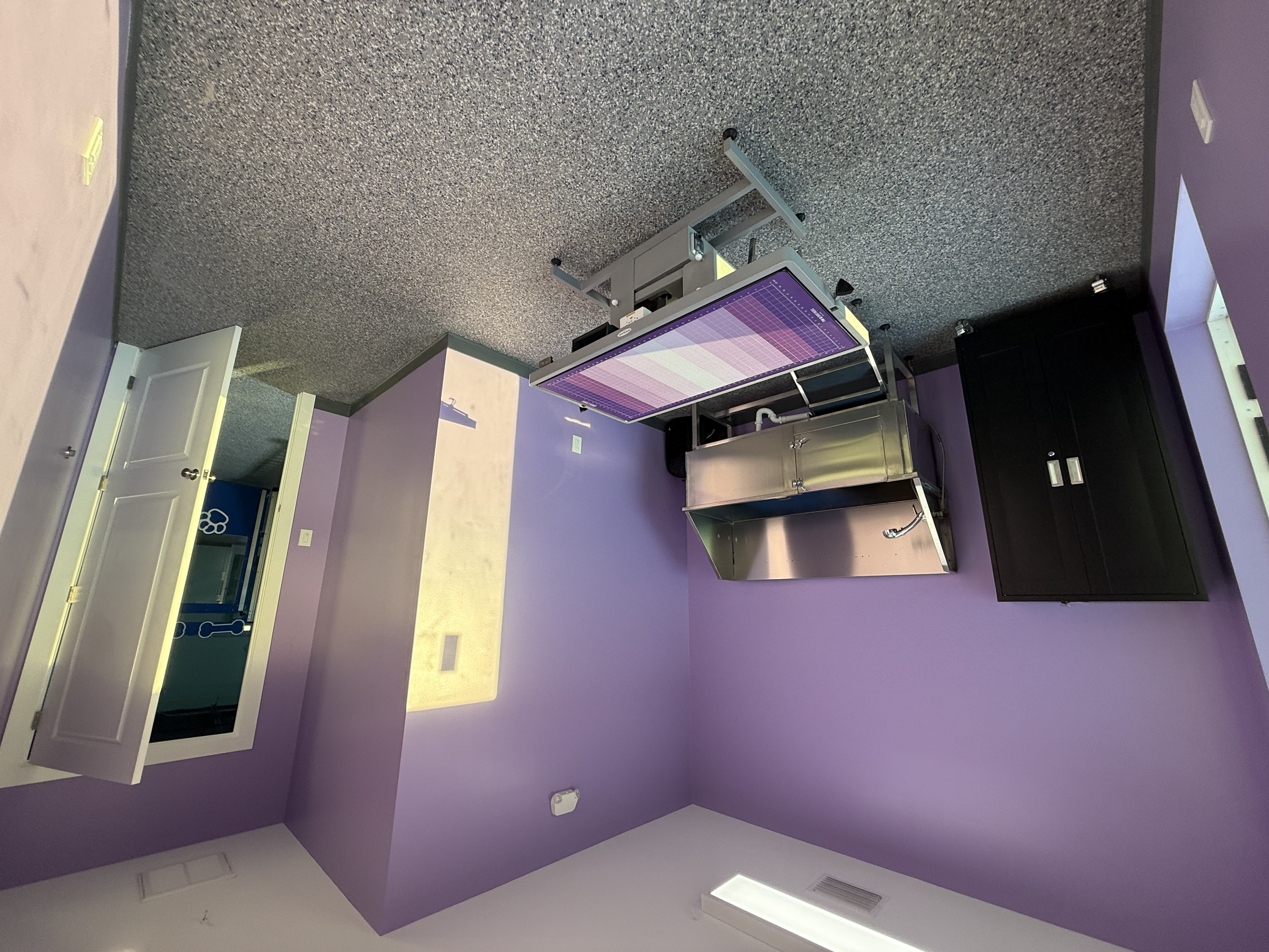 Grooming station area